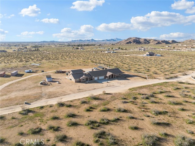 Detail Gallery Image 12 of 73 For 13850 Nightshade Rd, Apple Valley,  CA 92307 - 5 Beds | 5 Baths