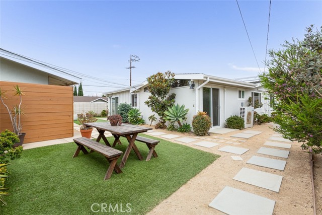 Detail Gallery Image 2 of 21 For 1997 Orange Ave, Costa Mesa,  CA 92627 - 4 Beds | 2 Baths