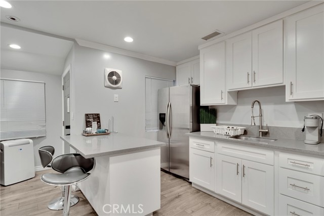 5340 S Harcourt Avenue, Los Angeles CA: https://media.crmls.org/medias/ec089b4b-adab-41a1-93c8-d686de4d4f07.jpg