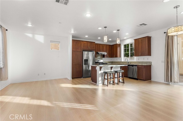 Detail Gallery Image 12 of 35 For 22756 Meyler St, Torrance,  CA 90502 - 5 Beds | 3 Baths