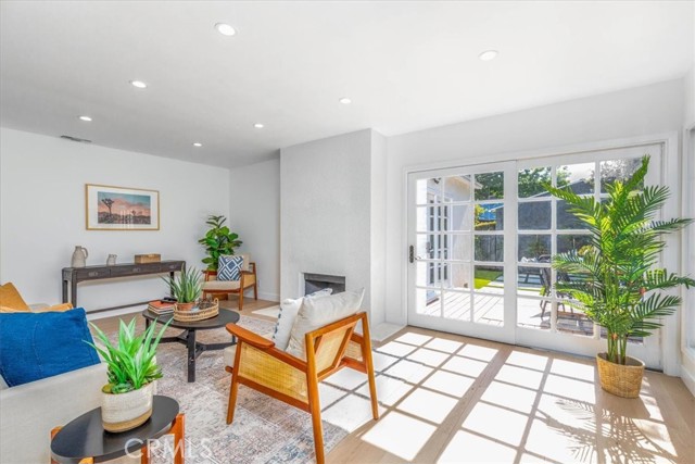 5447 Columbus Avenue, Sherman Oaks CA: https://media.crmls.org/medias/ec0a4b0a-b833-460e-8746-72a9ff5a24c4.jpg