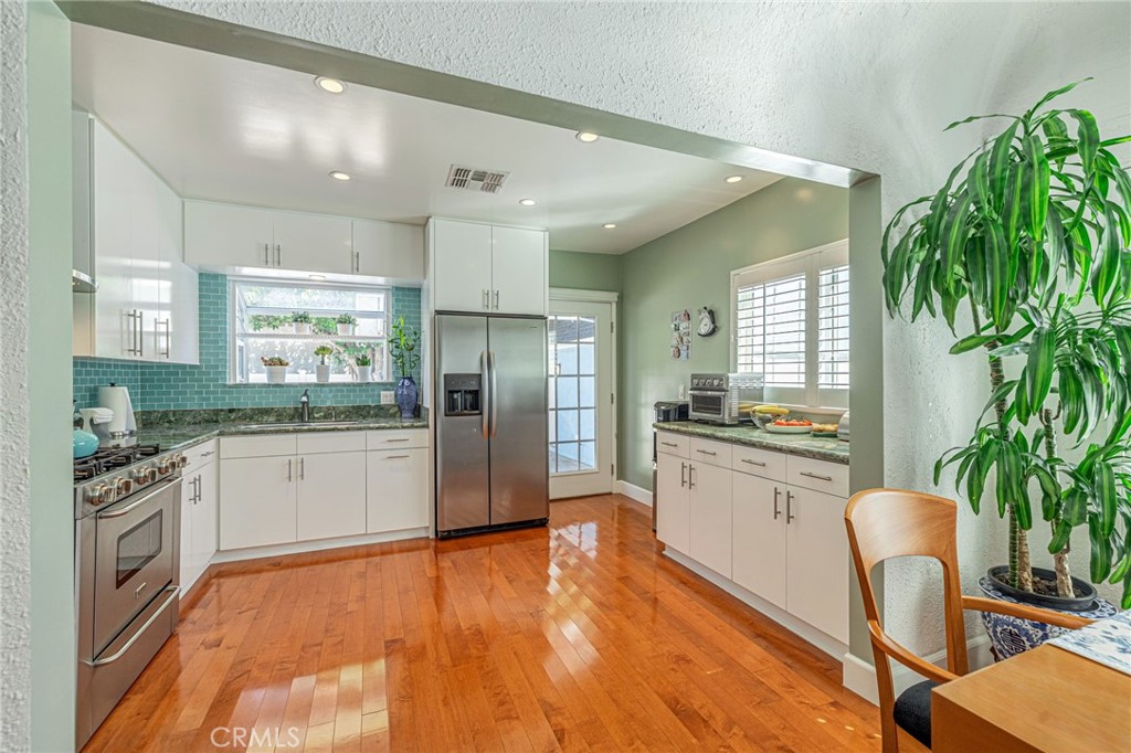 Ec0B01D0 Cb2E 4A96 Afde 4E8616E25D68 14156 Califa, Sherman Oaks, Ca 91401 &Lt;Span Style='BackgroundColor:transparent;Padding:0Px;'&Gt; &Lt;Small&Gt; &Lt;I&Gt; &Lt;/I&Gt; &Lt;/Small&Gt;&Lt;/Span&Gt;