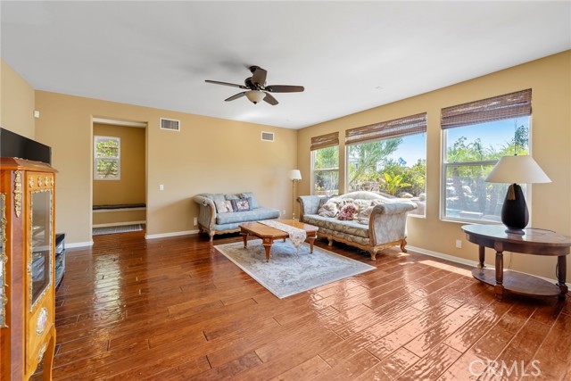 Detail Gallery Image 21 of 41 For 24274 Palo Verde Dr, Valencia,  CA 91354 - 5 Beds | 4/1 Baths