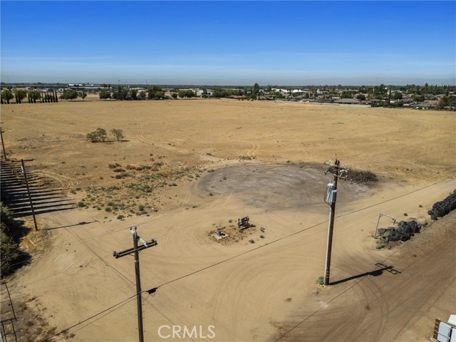 1320 E Lerdo, Shafter CA: https://media.crmls.org/medias/ec0bab18-474d-4159-9ee2-6c29aed283f6.jpg