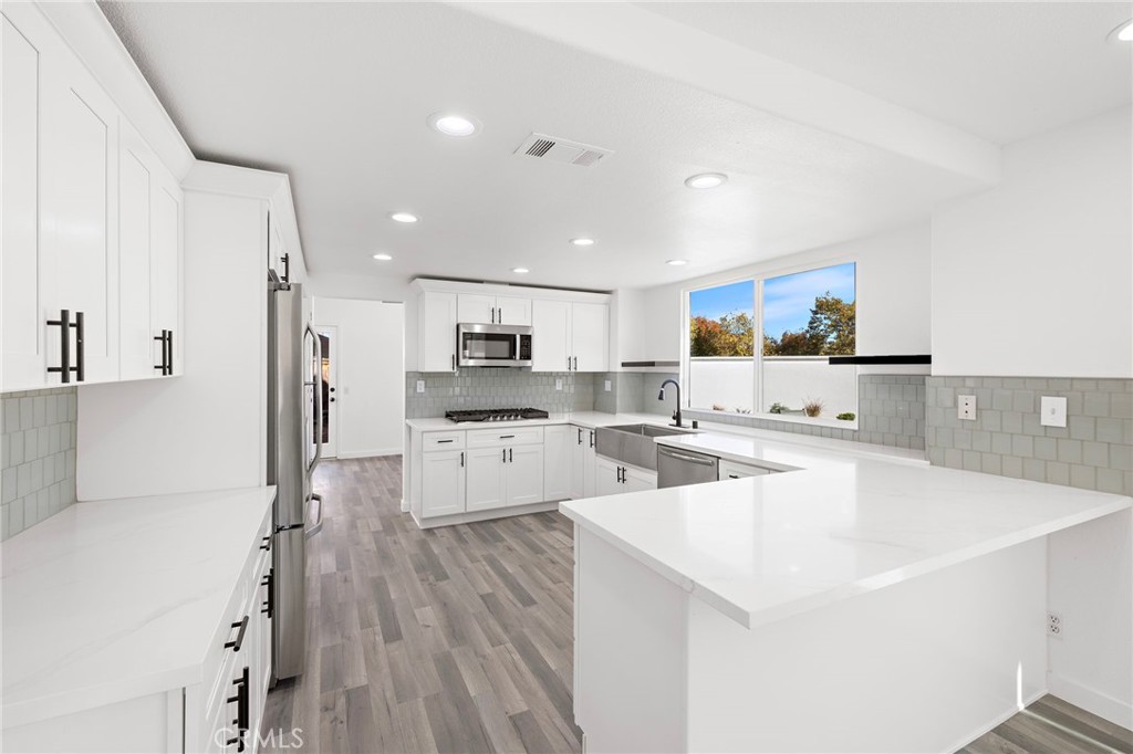 MLS #OC25270528 image #11