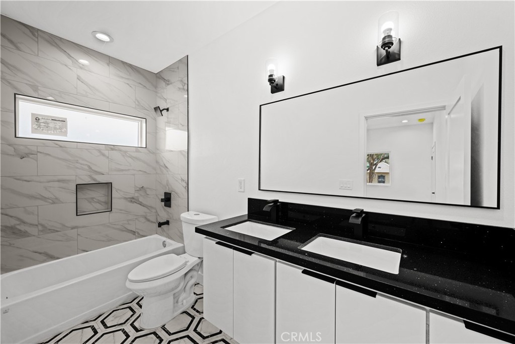 https://media.crmls.org/medias/ec0bcfde-6947-4e7e-942e-e6db76d5edef.jpg?preset=X-Large