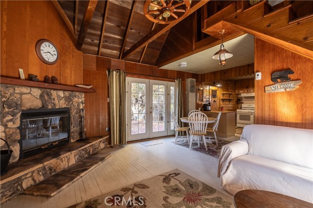 Detail Gallery Image 4 of 31 For 211 E Mountain View Bld, Big Bear City,  CA 92314 - 2 Beds | 1 Baths