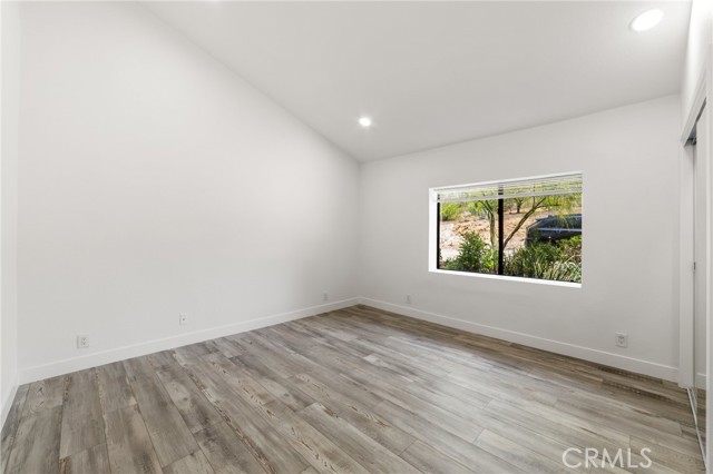 Image 12 of 33 For 21885 Lake Mathews Drive