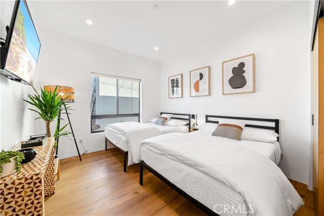 171 Savona Walk, Long Beach CA: https://media.crmls.org/medias/ec0e245d-f1a2-47ba-aa54-6a61cfae4196.jpg