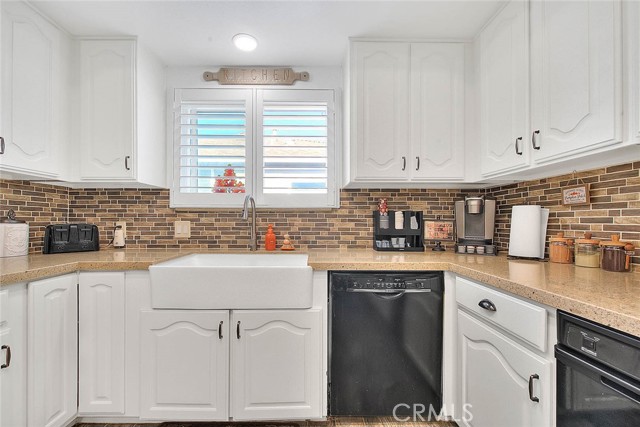 Detail Gallery Image 12 of 67 For 5026 Hersholt, Lakewood,  CA 90712 - 5 Beds | 2 Baths