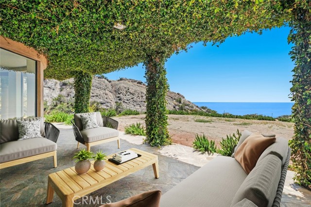 24517 Piuma Road, Malibu CA: https://media.crmls.org/medias/ec0f88bb-bfd6-4ac7-823f-b6938b6349d4.jpg