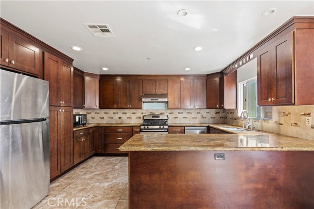 Detail Gallery Image 13 of 46 For 228 S San Marino Ave #B,  San Gabriel,  CA 91776 - 3 Beds | 3/1 Baths