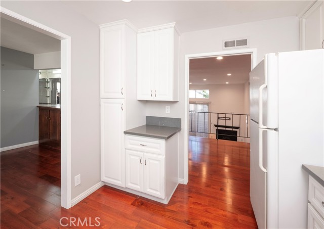 Detail Gallery Image 16 of 39 For 12334 Chandler #C,  Valley Village,  CA 91607 - 2 Beds | 2 Baths