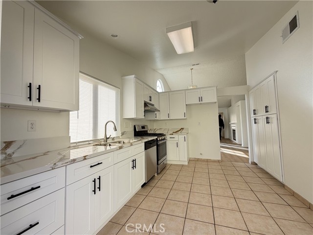 466 Granite View, Perris CA: https://media.crmls.org/medias/ec132026-51c5-4eb5-a591-455362079068.jpg