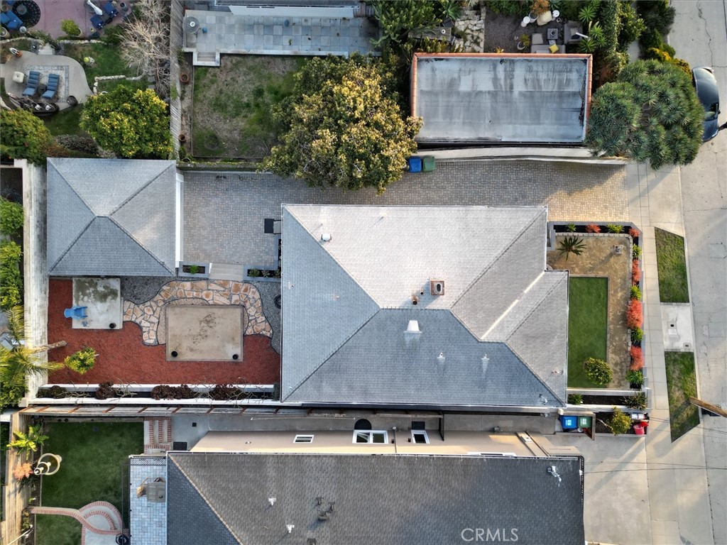 https://media.crmls.org/medias/ec135535-c35f-48a2-898d-3ed678018c5f.jpg?preset=X-Large
