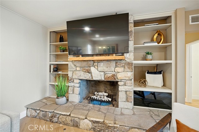 1210 Los Altos Avenue, Long Beach CA: https://media.crmls.org/medias/ec155548-aa83-480d-8c39-386ea3999d4f.jpg