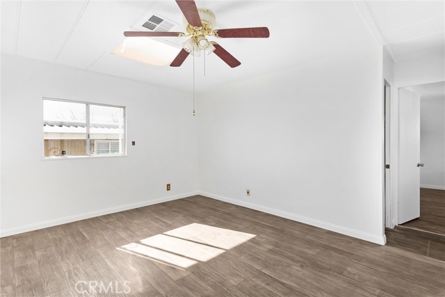 35011 Avenue E, Yucaipa CA: https://media.crmls.org/medias/ec164f73-d31d-4be0-afe9-f815e47513f6.jpg