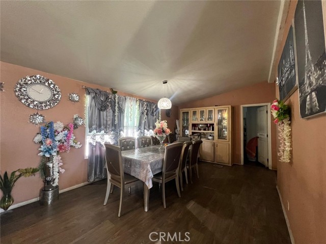 Detail Gallery Image 6 of 16 For 1241 N East St #136,  Anaheim,  CA 92805 - 4 Beds | 2 Baths
