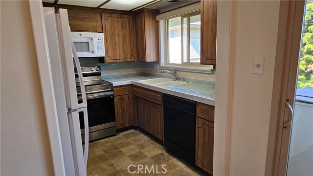 Detail Gallery Image 10 of 39 For 22959 Nadine Cir #B,  Torrance,  CA 90505 - 2 Beds | 1/1 Baths