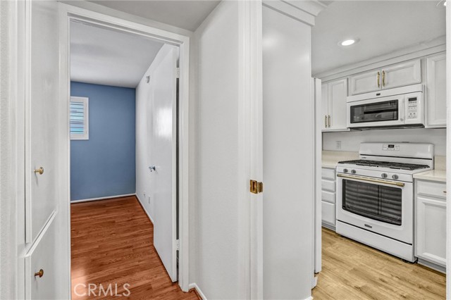 18403 Collins Street, Tarzana CA: https://media.crmls.org/medias/ec170182-3a1f-451f-a454-9820a05564b3.jpg