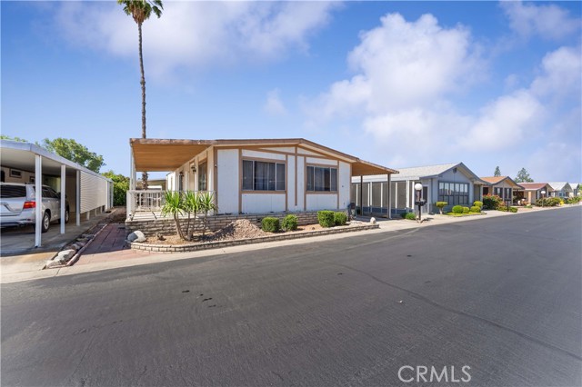2230 Lake Park Dr, San Jacinto CA: https://media.crmls.org/medias/ec17811e-b26d-4316-8f01-ea599ce2d520.jpg