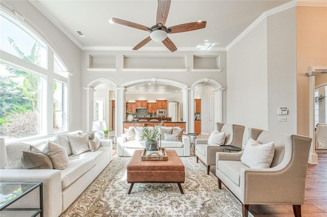 Detail Gallery Image 4 of 28 For 12437 N via Tuscania, Clovis,  CA 93619 - 5 Beds | 3/1 Baths