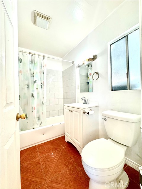 Detail Gallery Image 10 of 27 For 227 E 111th St, Los Angeles,  CA 90061 - 5 Beds | 3 Baths