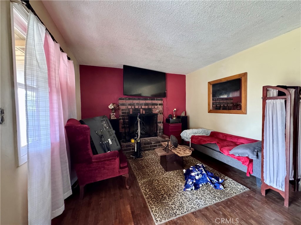 https://media.crmls.org/medias/ec18f763-10a8-4c9a-bdb7-560e30cb8c62.jpg?preset=X-Large