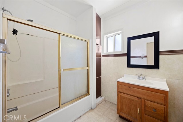 1222 N Virgil Avenue, Los Angeles CA: https://media.crmls.org/medias/ec18fb8b-3e4a-49e3-a952-432917e09ac7.jpg