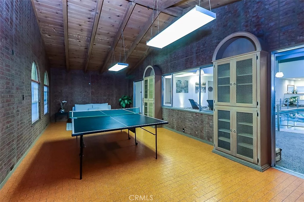 https://media.crmls.org/medias/ec192729-86c1-4dfc-9b82-bde37e2a424e.jpg?preset=X-Large