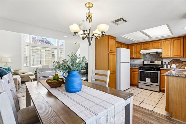 15908 Halldale, B photo 10