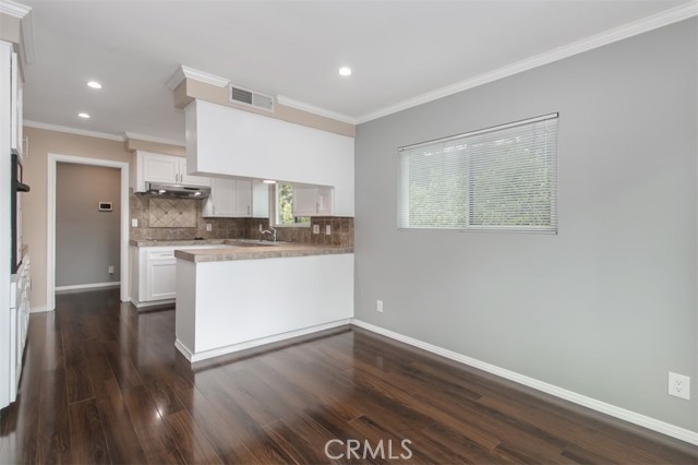 Detail Gallery Image 10 of 27 For 4867 Noble, Sherman Oaks,  CA 91403 - 3 Beds | 2 Baths