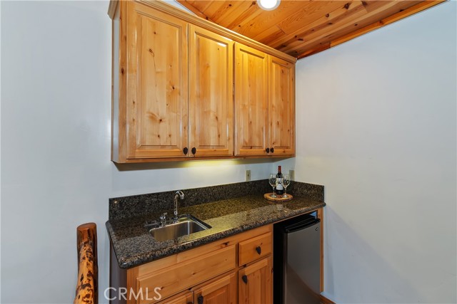 379 Fawntrail Place, Big Bear Lake CA: https://media.crmls.org/medias/ec1ac19f-e3fb-4e2e-8e85-afa9ffac1002.jpg