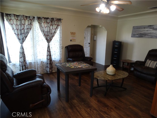 Detail Gallery Image 4 of 26 For 14708 S Frailey Ave, Compton,  CA 90221 - 4 Beds | 2 Baths