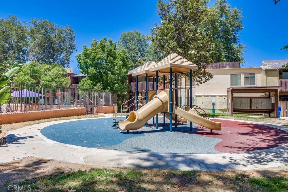 https://media.crmls.org/medias/ec1b0fe3-c929-440b-861d-626ebcd50ce6.jpg?preset=X-Large