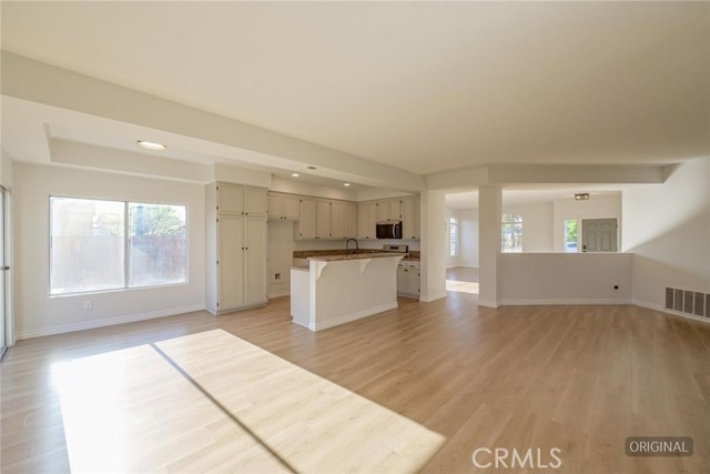 Detail Gallery Image 8 of 30 For 12736 Dorsey Ct, Victorville,  CA 92392 - 4 Beds | 3 Baths