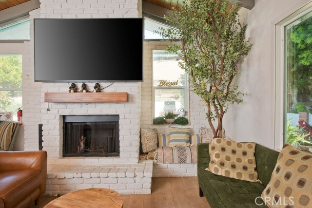 Detail Gallery Image 18 of 49 For 2057 Woodglen St, Simi Valley,  CA 93065 - 4 Beds | 2/1 Baths