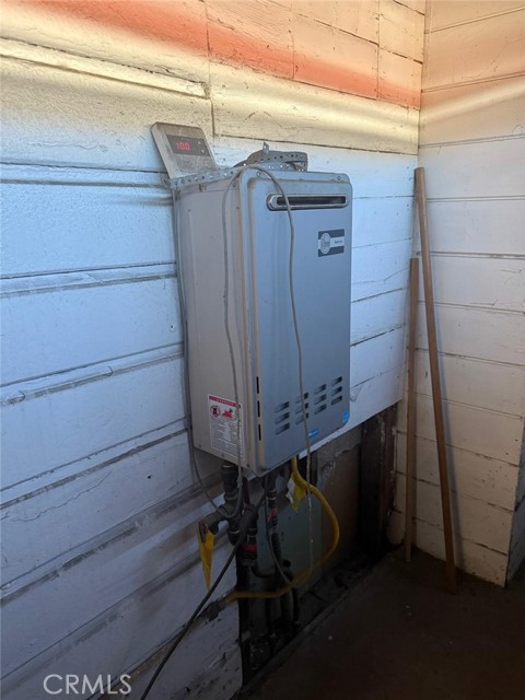 9312 Garden View Avenue, South Gate CA: https://media.crmls.org/medias/ec1bff25-e398-4b4c-ac1c-a118ae6710d2.jpg