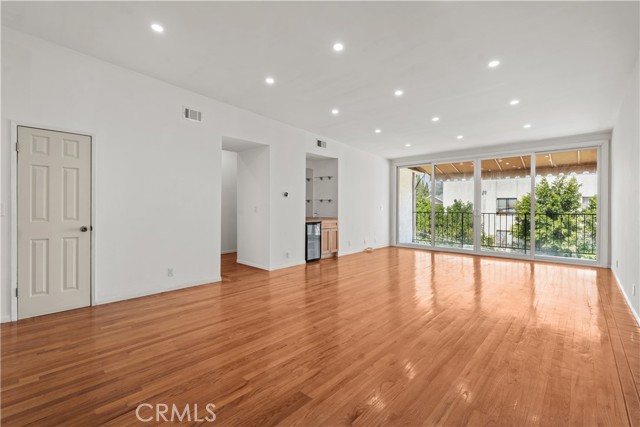 Detail Gallery Image 12 of 35 For 1559 Winona #D3,  Los Angeles,  CA 90027 - 2 Beds | 2 Baths