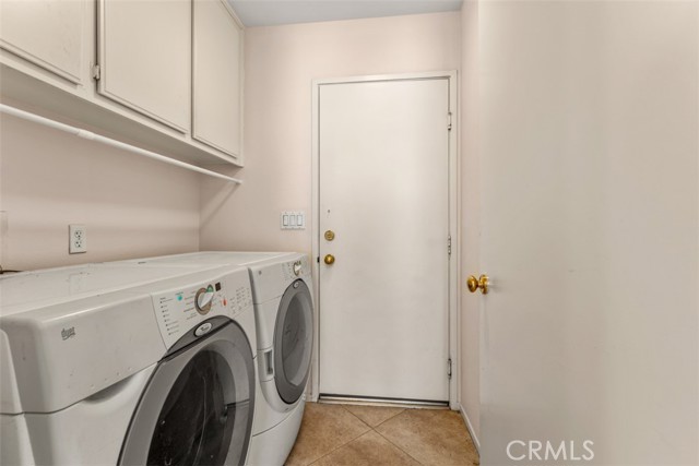 28 Mission Court, Lake Forest CA: https://media.crmls.org/medias/ec1d7e95-1000-4549-8e3c-184bb71c8857.jpg