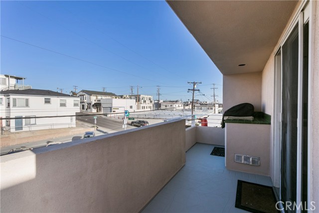 1205 Bayview Drive, Manhattan Beach, California 90266, 3 Bedrooms Bedrooms, ,3 BathroomsBathrooms,Residential,Sold,Bayview,SB17054193