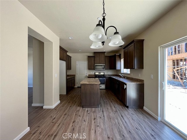 Detail Gallery Image 10 of 19 For 3668 Newport Ave, Merced,  CA 95348 - 4 Beds | 2/1 Baths