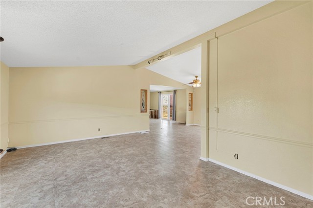 Detail Gallery Image 8 of 60 For 5332 Sundown Dr, Phelan,  CA 92371 - 4 Beds | 3 Baths