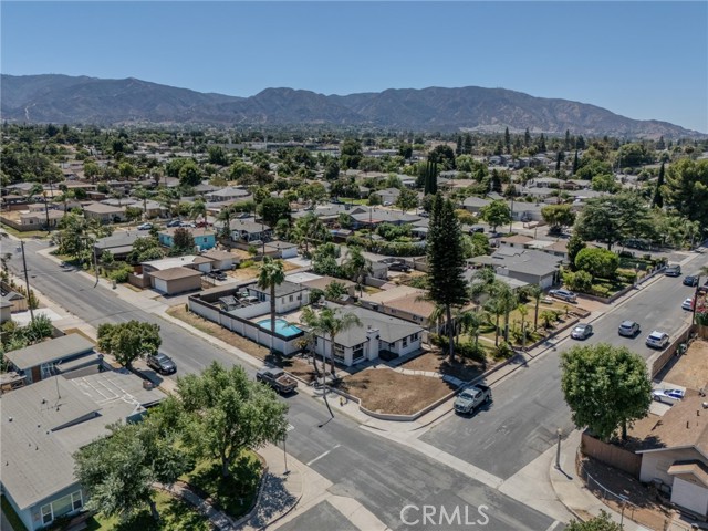 Detail Gallery Image 15 of 39 For 1002 W 8th St, Corona,  CA 92882 - 4 Beds | 3 Baths