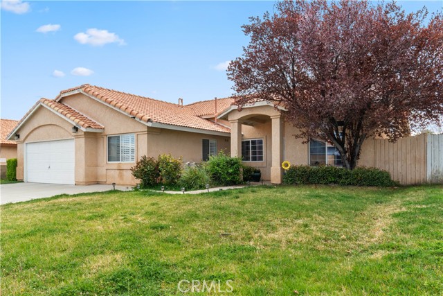 Detail Gallery Image 1 of 25 For 38906 Edgemont Dr, Palmdale,  CA 93551 - 4 Beds | 2 Baths