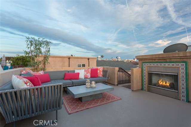 Detail Gallery Image 4 of 24 For 918 Monterey Bld, Hermosa Beach,  CA 90254 - 3 Beds | 3/1 Baths