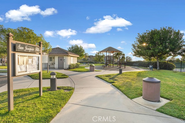 27585 Rosebud Way, Laguna Niguel CA: https://media.crmls.org/medias/ec25c1e0-ad6c-4bd8-a1f5-2868b267ce21.jpg