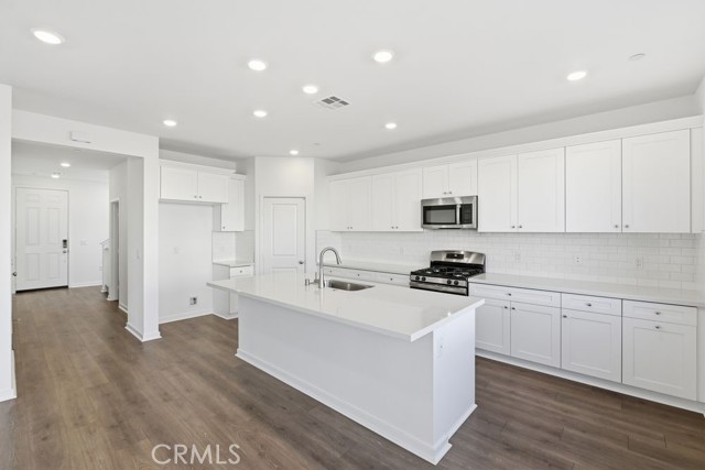 Detail Gallery Image 2 of 23 For 33214 Damask Ln, French Valley,  CA 92596 - 3 Beds | 2/1 Baths