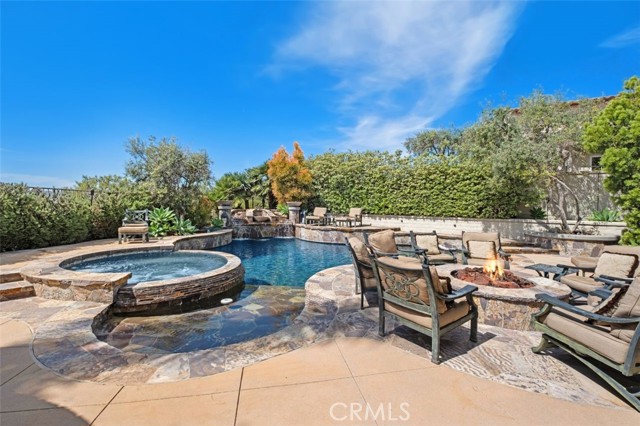 18 Calle Pacifica, San Clemente CA: https://media.crmls.org/medias/ec25d90e-d3e3-443d-a0d4-856d6e1edd68.jpg