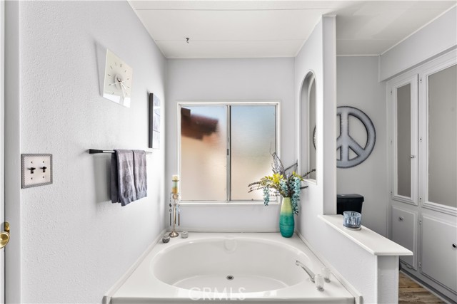 1735 Mango Way, Hemet CA: https://media.crmls.org/medias/ec27adfa-346a-4764-b38b-59bb8f03b91e.jpg